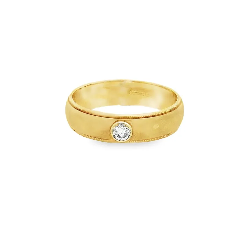 Elegant Gold Ring with Diamond