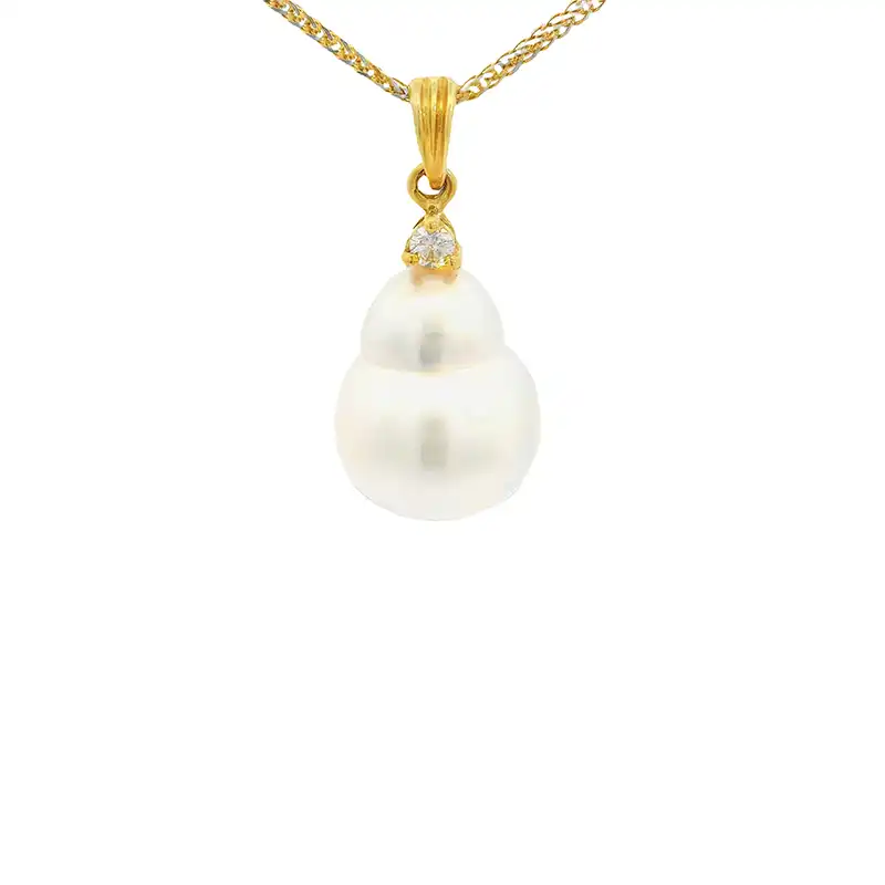 Pearl Diamond Pendant in 18K Gold