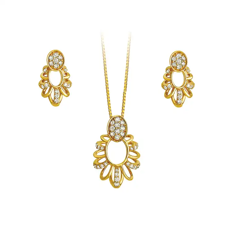 Exquisite Gold Diamond Pendant Set with chain