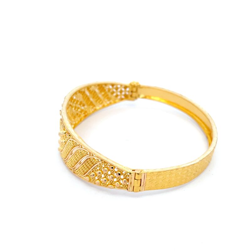 Ladies Bangle in 22K Gold Kada