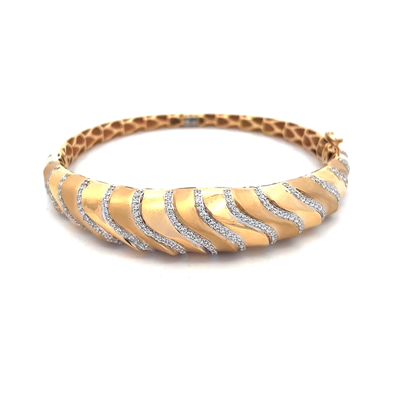 Elegant Gold Wave Bracelet