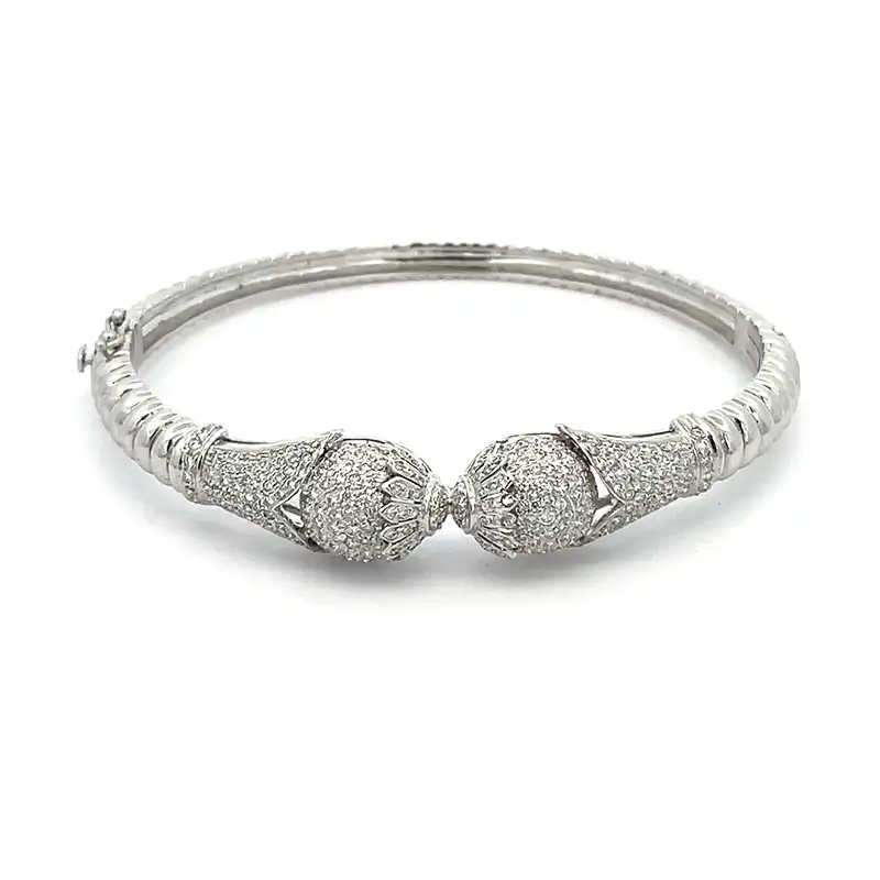 Stunning Diamond Bracelet in 18K Gold