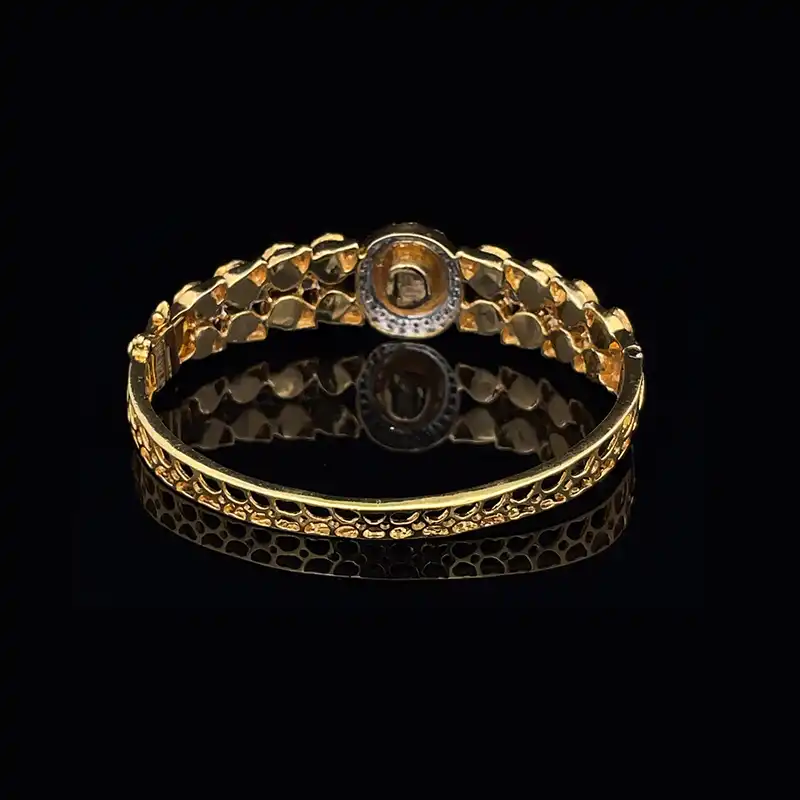 Stunning Yellow Gold bangle with uncut diamonds