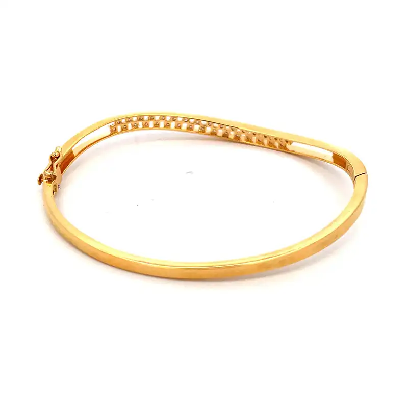 Luxurious Gold Diamond Bracelet