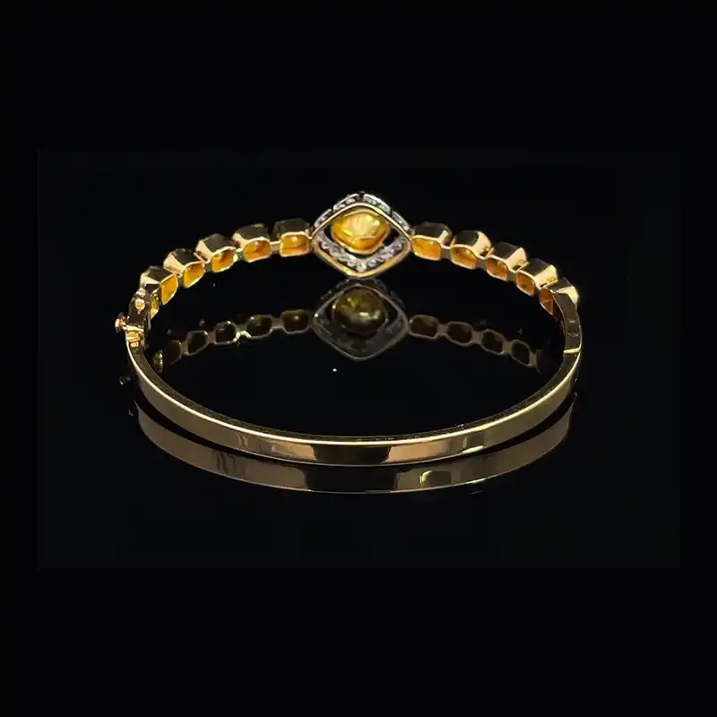 Stunning Yellow Gold bangle with uncut diamonds