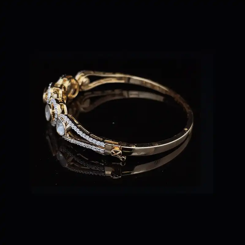 Stunning Yellow Gold bangle with uncut diamonds