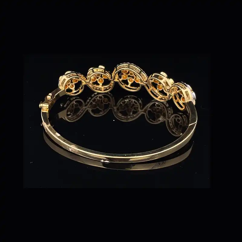 Stunning Yellow Gold bangle with uncut diamonds