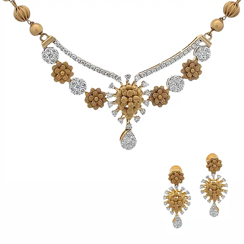 Antique Necklace Set in 18K Yellow Gold Diamonds