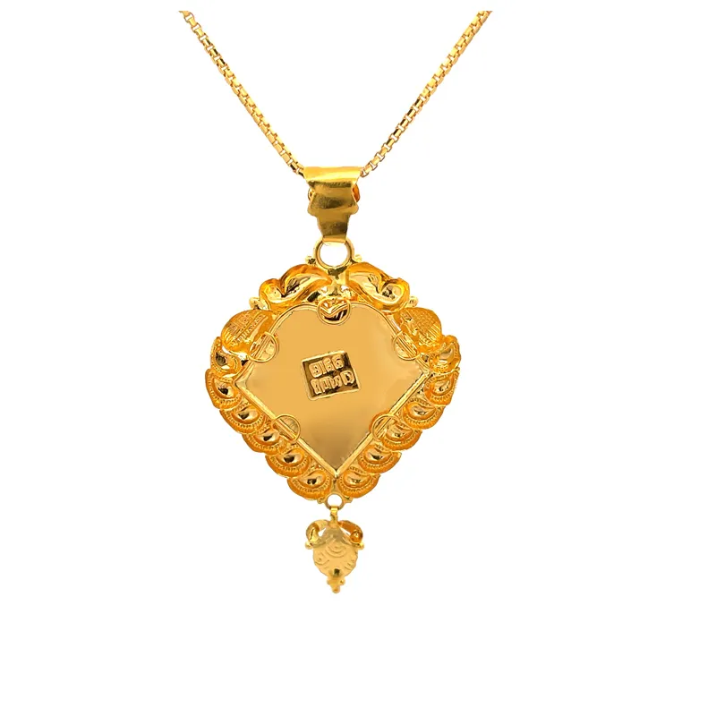 Elegant Gold Pendant Necklace