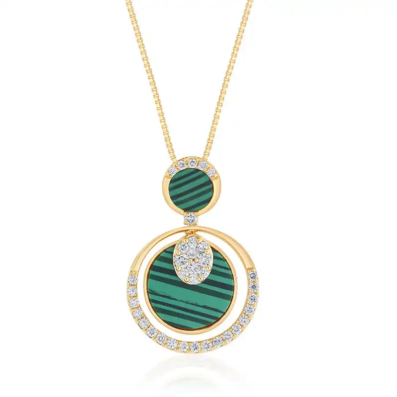 Pendant Set in 18K Gold and Diamonds