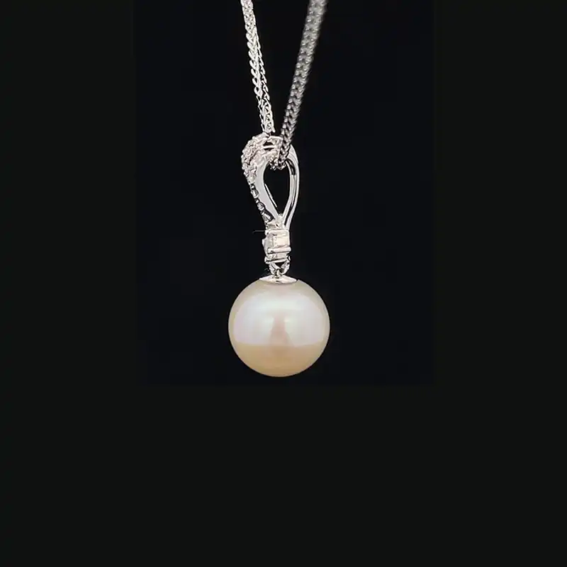 Impeccable Pearl Diamond Pendant Set