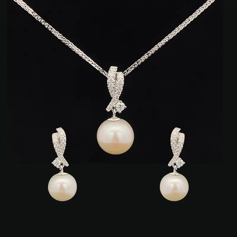 Impeccable Pearl Diamond Pendant Set