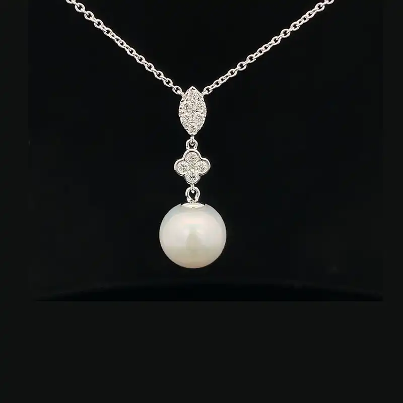 Clover leaf shaped Pearl Pendant Set