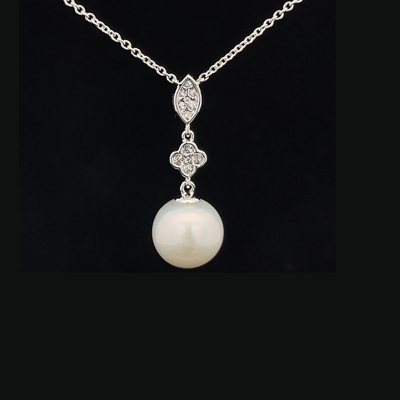 Clover leaf shaped Pearl Pendant Set