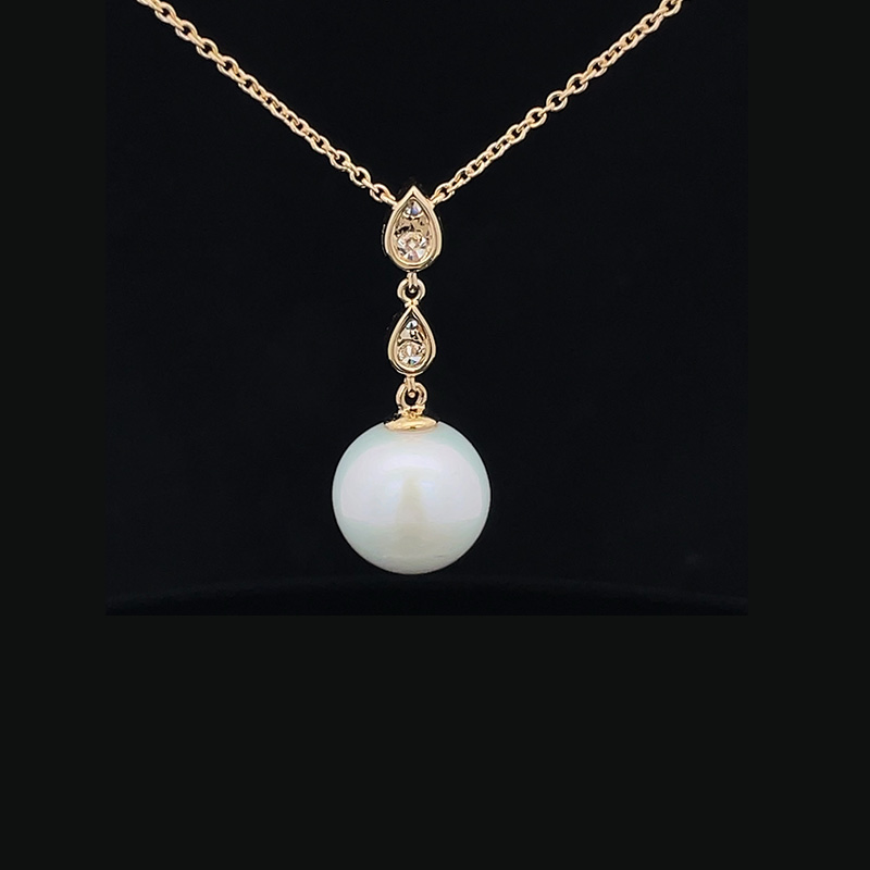 Graceful Pearl Diamond Pendant Set