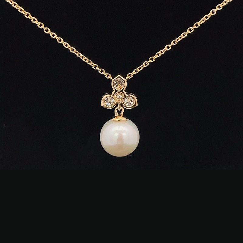 Lustrous Pearl Diamond Pendant Set