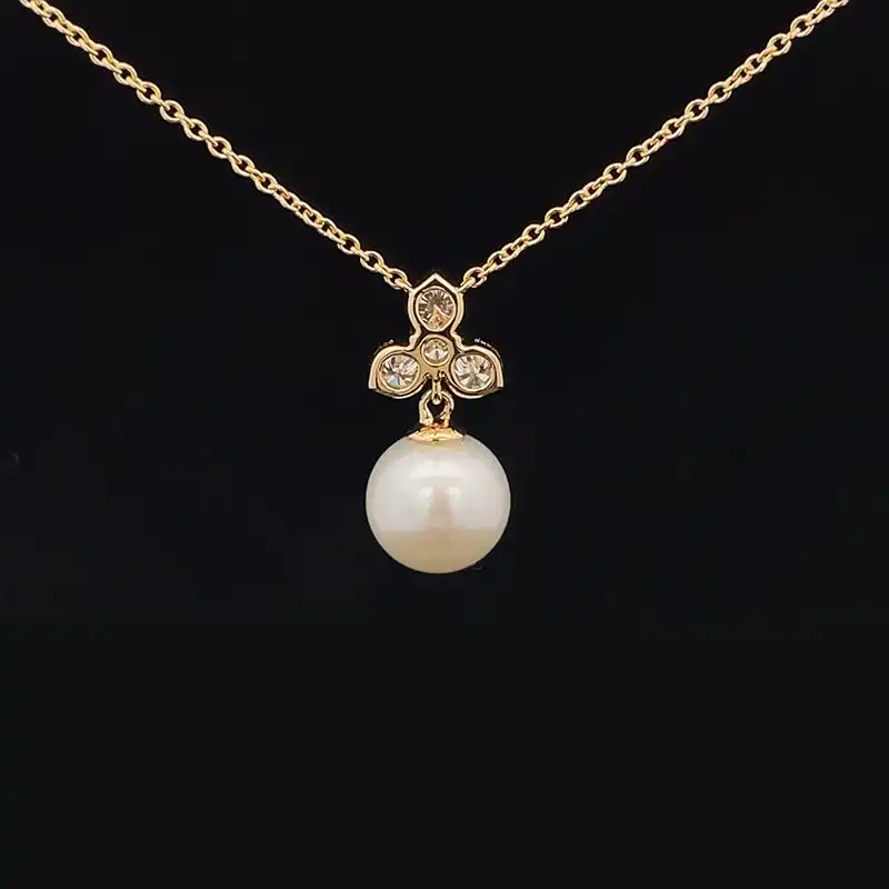 Lustrous Pearl Diamond Pendant Set