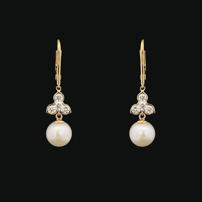 Lustrous Pearl Diamond Pendant Set