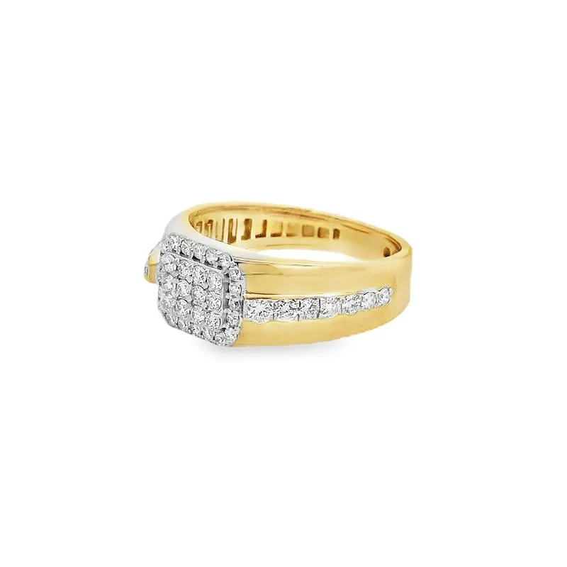 Elegant Diamond-Studded Gold Ring