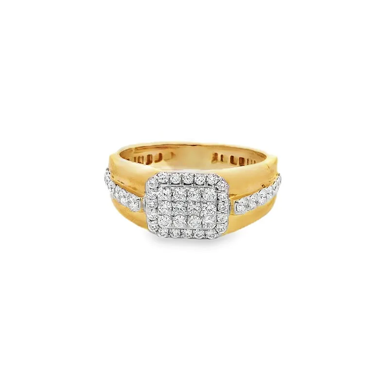 Elegant Diamond-Studded Gold Ring