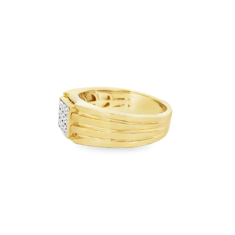 Elegant Gold Diamond Ring