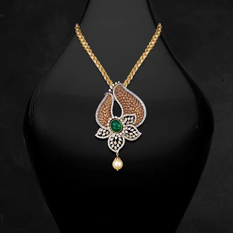 Emerald Diamond Necklace in 18K Gold