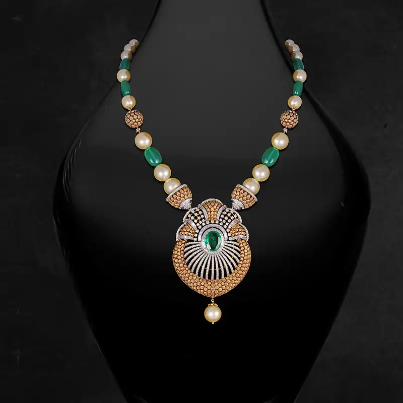 Emerald Diamond Necklace in 18K Gold