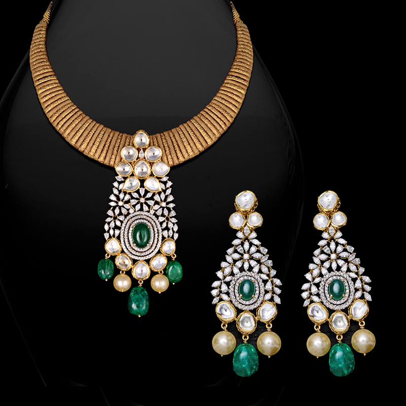 Emerald Diamond Necklace Set in 18K Gold