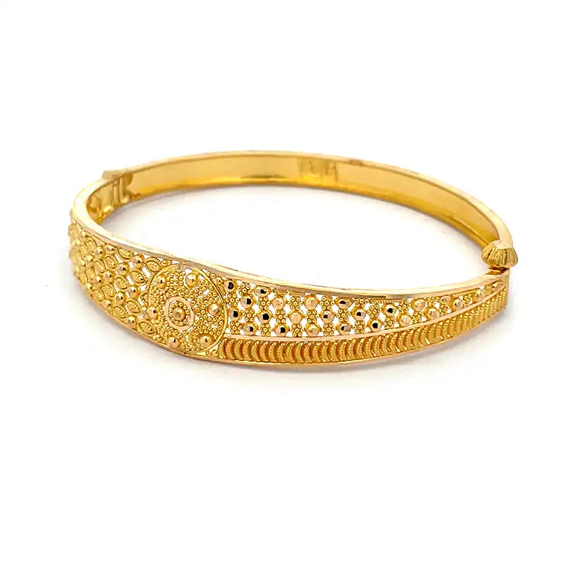 Versatile 22K Yellow Gold Bangle