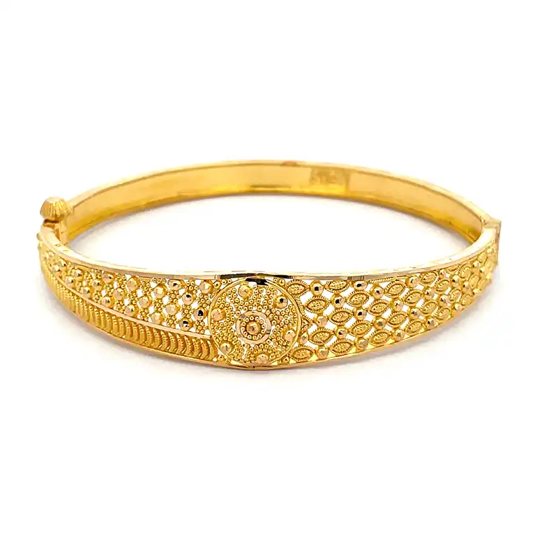 Versatile 22K Yellow Gold Bangle