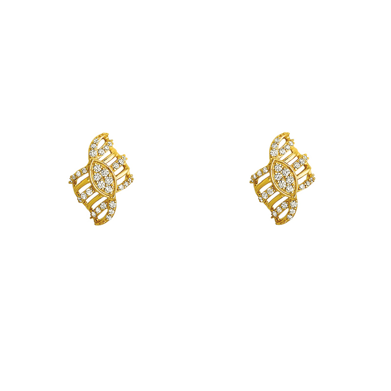 Elegant Gold Diamond Pendant Set with chain