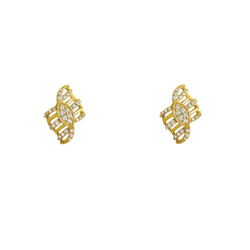 Elegant Gold Diamond Pendant Set with chain