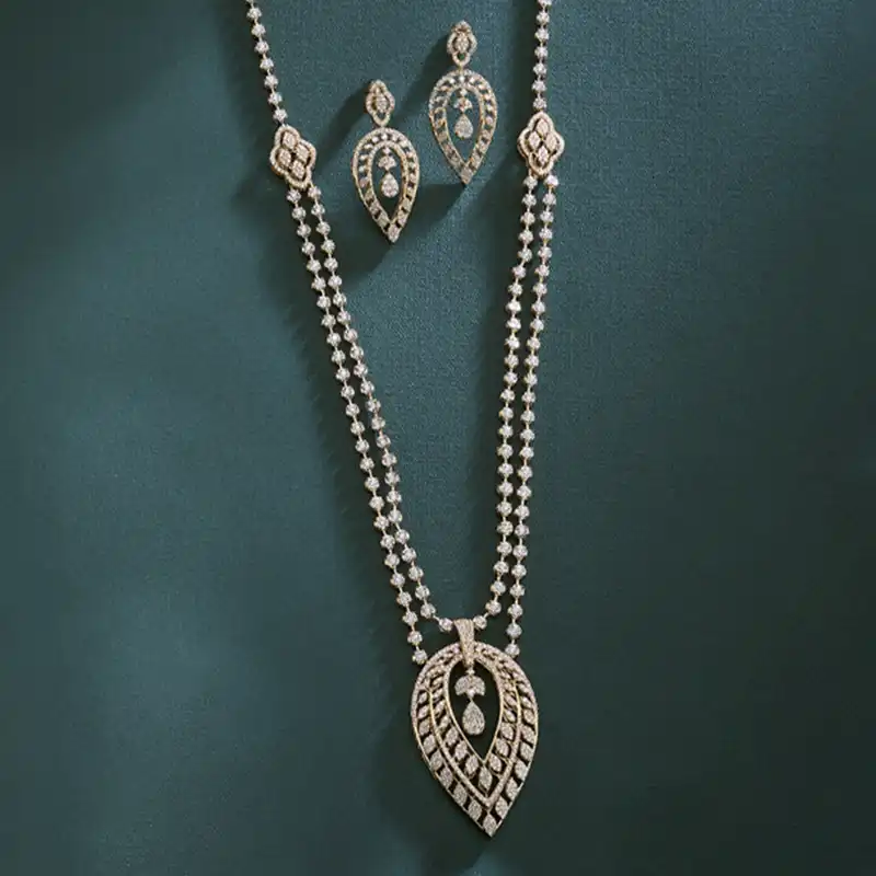 Red Carpet, Gold Diamond Necklace Set