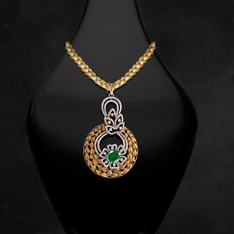 Emerald Diamond Necklace in 18K Gold